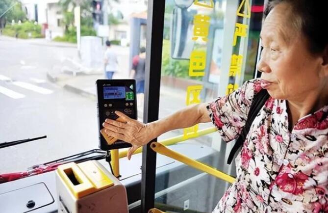 你怎么看老人乘公交要“收费”了？