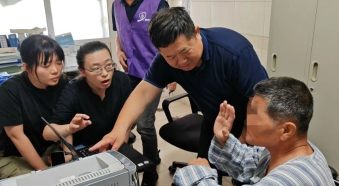一场跨越半个世纪的无声重逢