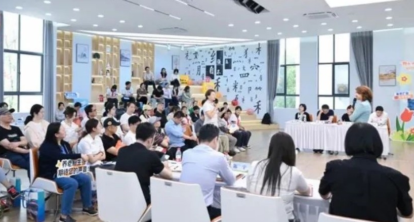 “十五五”养老服务如何升级？居家养老、银发经济成浦东市民建言焦点