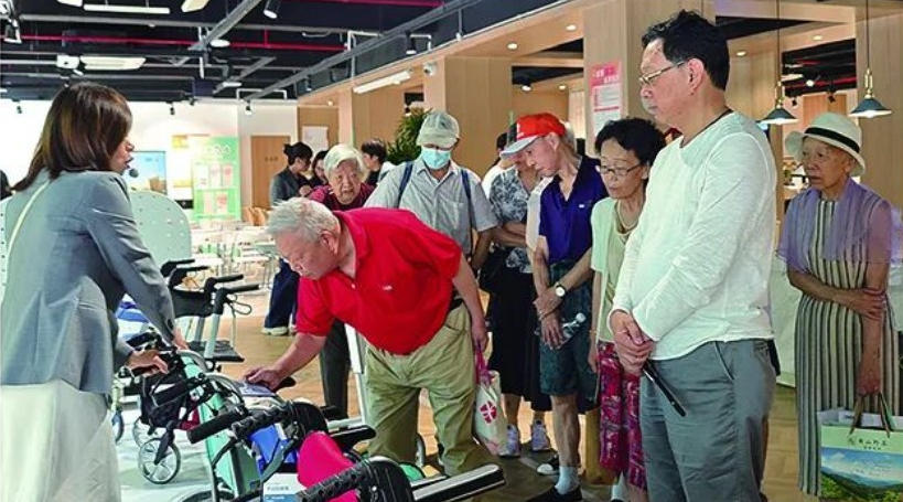 脚骨折了，拐杖到底该撑在哪一边？